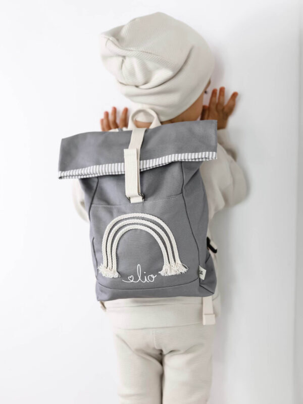 Kinderrucksack Rolltop personalisiert Regenbogen