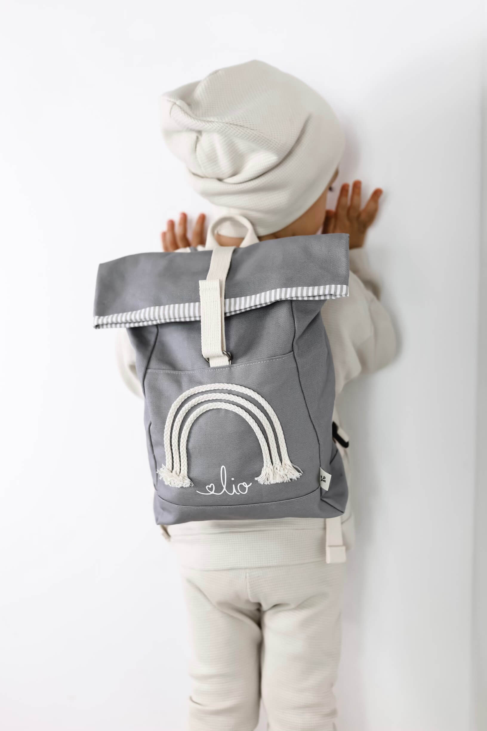 Kinderrucksack Rolltop personalisiert Regenbogen
