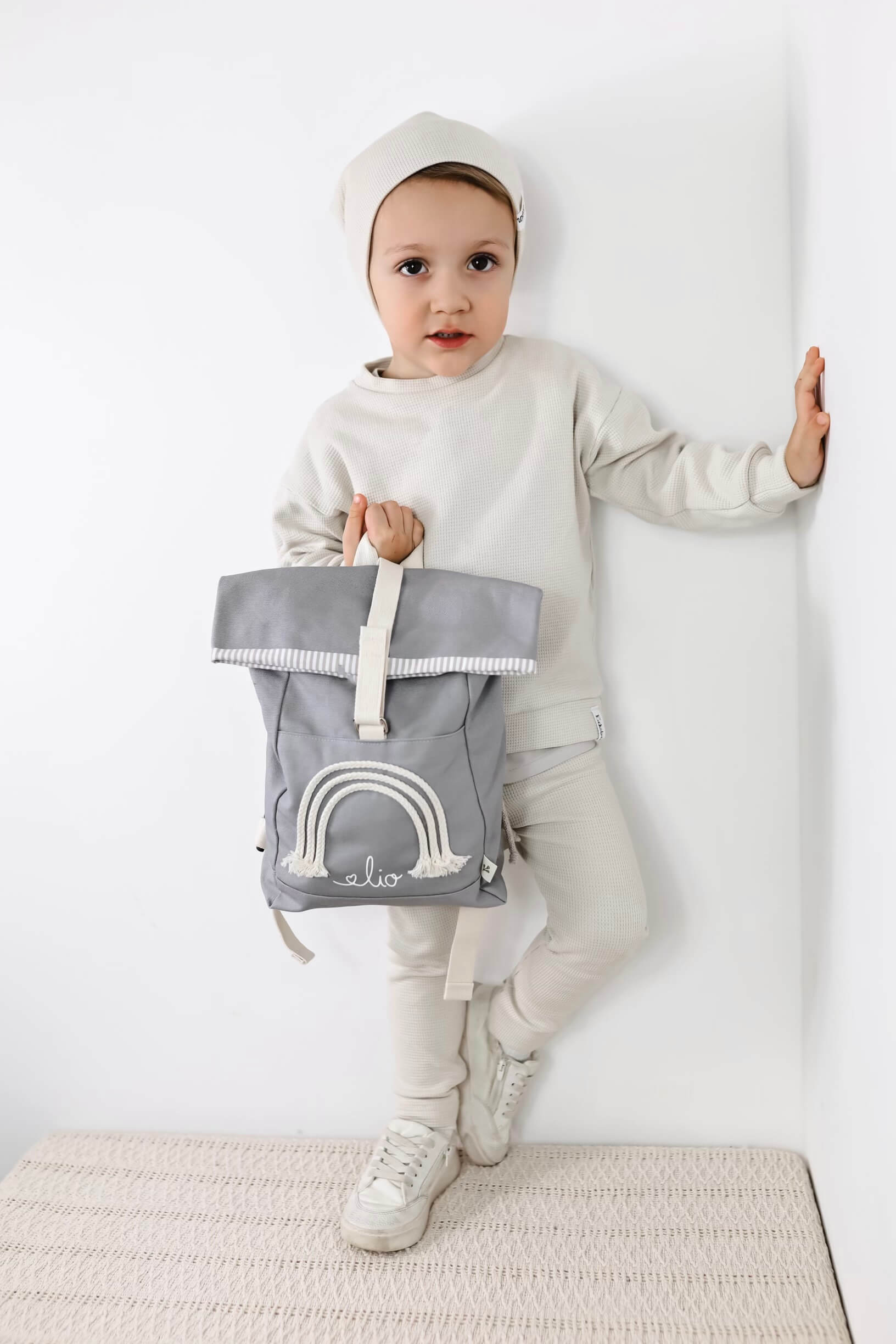 Kinderrucksack Rolltop personalisiert Regenbogen – Bild 4